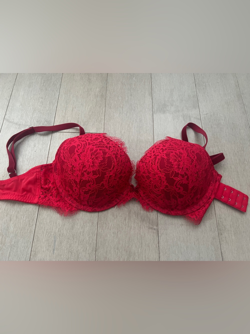 Victoria’s Secret Dream Angel Lace Push-Up Bra - Red